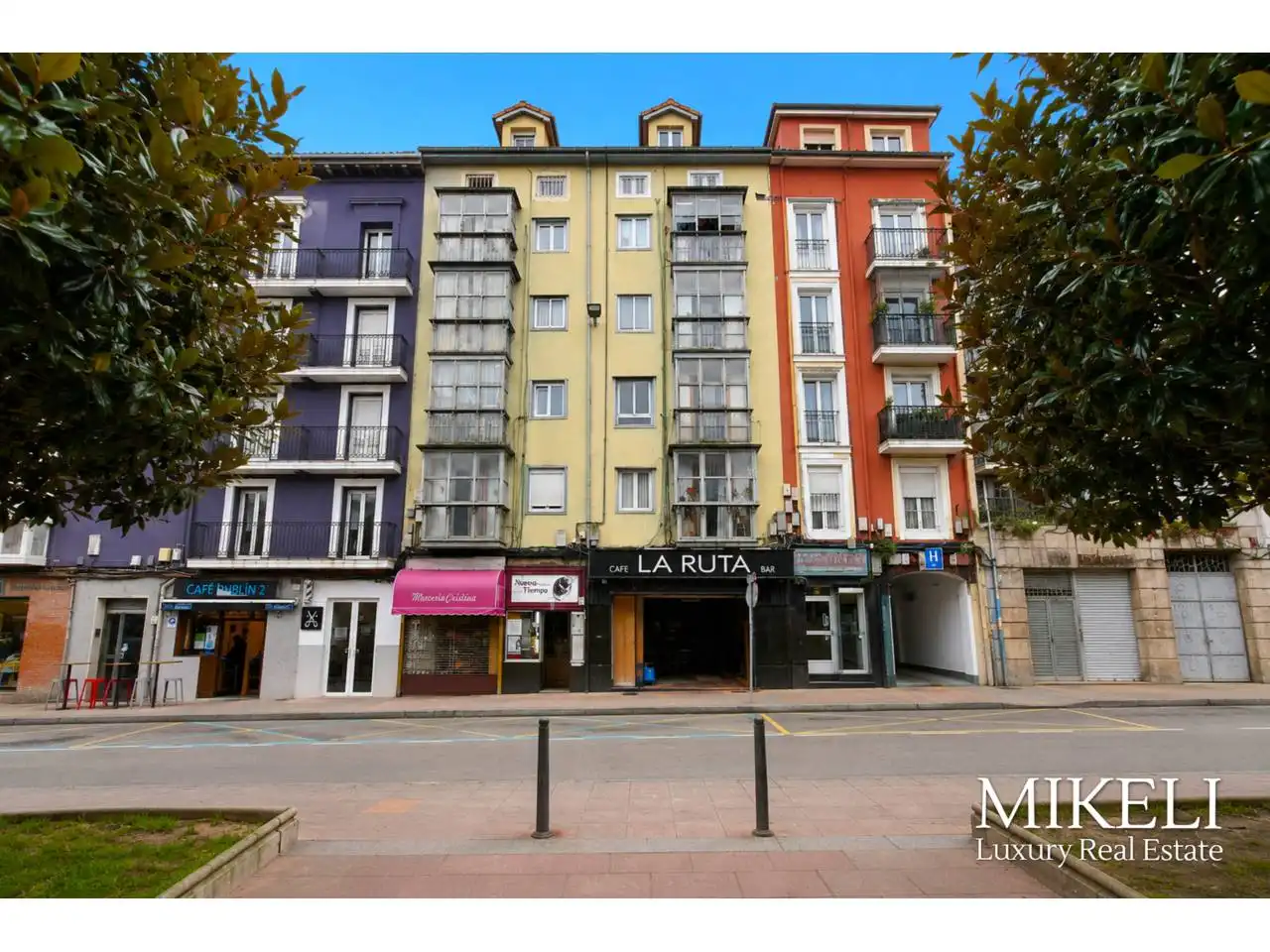 Vista exterior de Edificio en venta en Santander