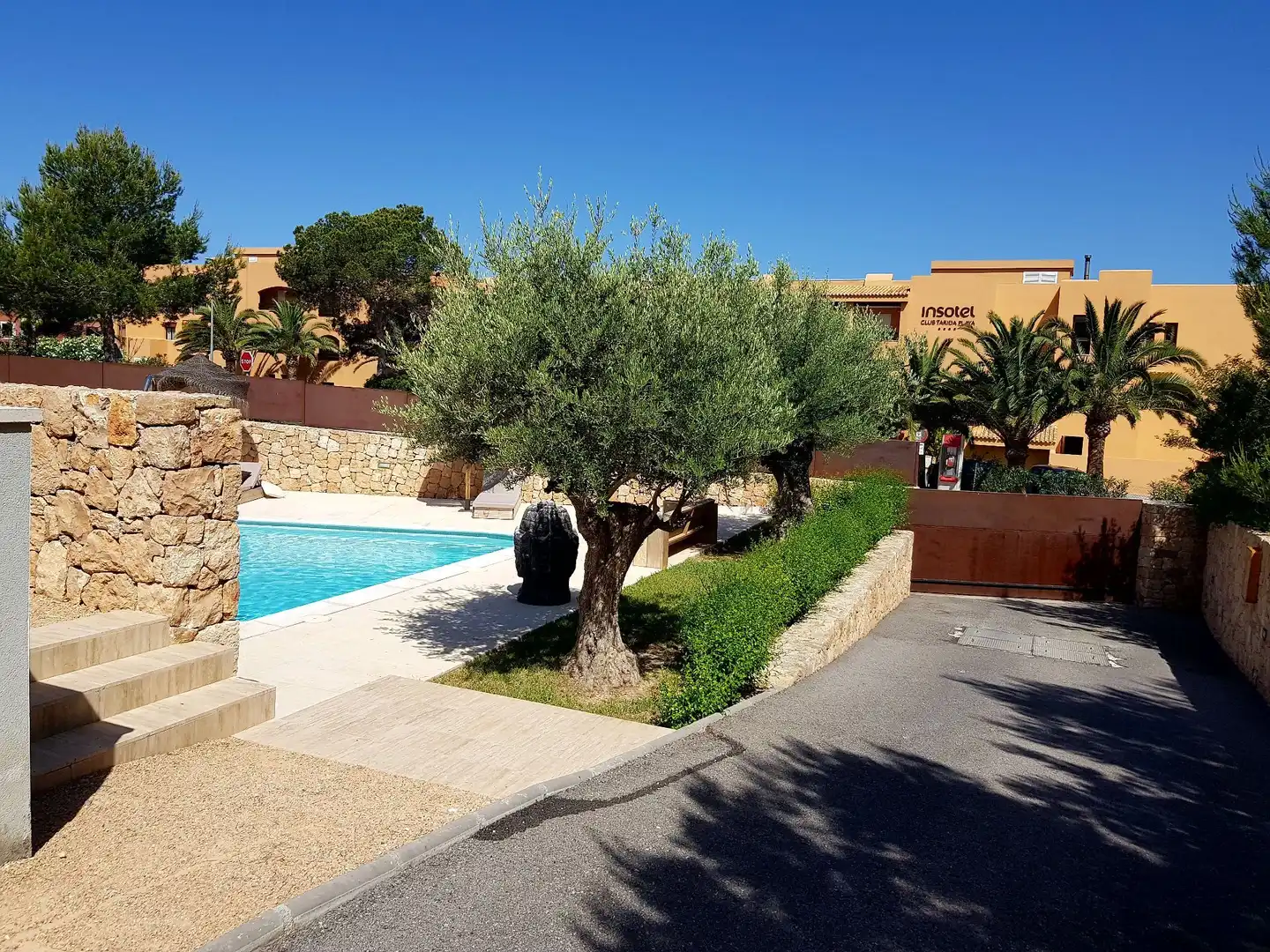 Piscina de Apartament en venda en Sant Josep de sa Talaia amb Aire condicionat, Calefacció i Terrassa