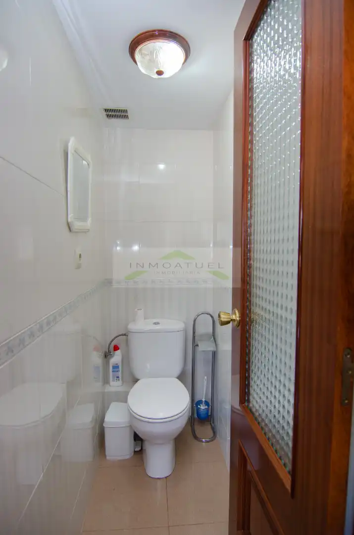 Badezimmer von Wohnung zur Miete in A Coruña Capital  mit Heizung, Parkett und Terrasse