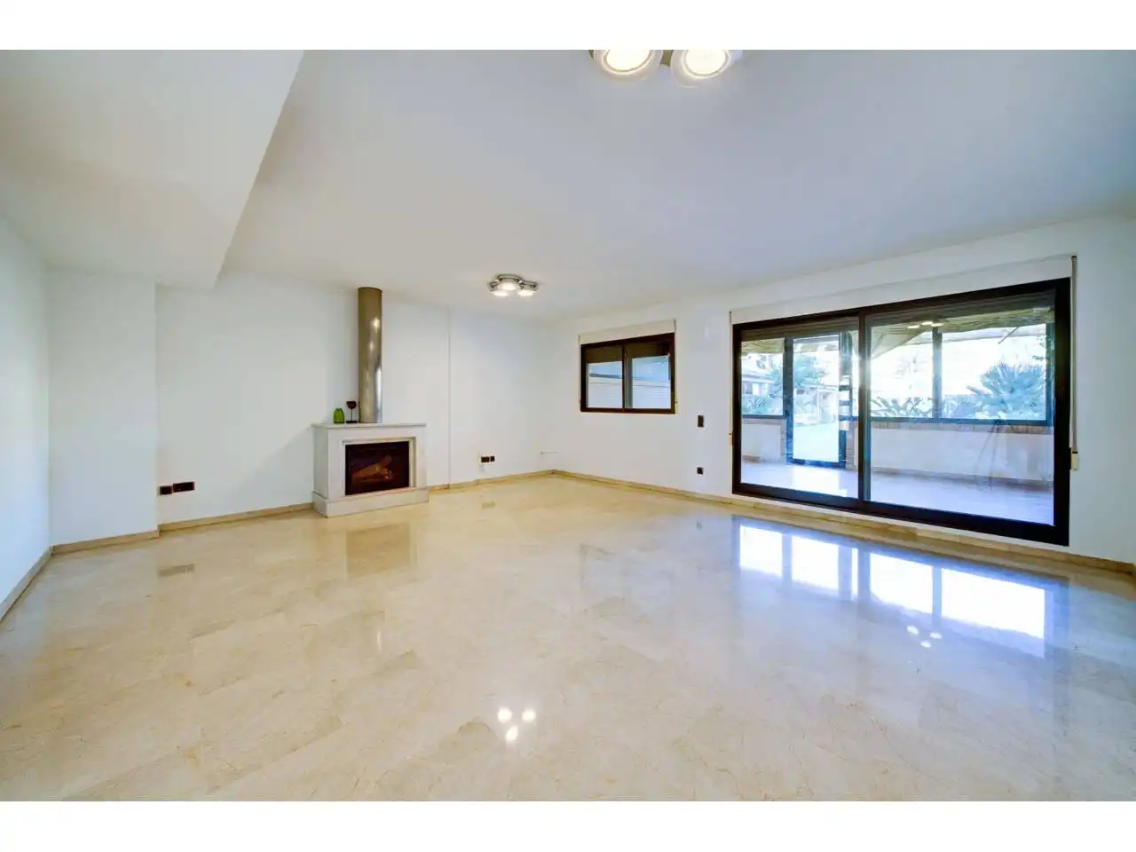 Sala de estar de Casa adosada en venta en Valencia con Aire acondicionado, Calefacción y Terraza