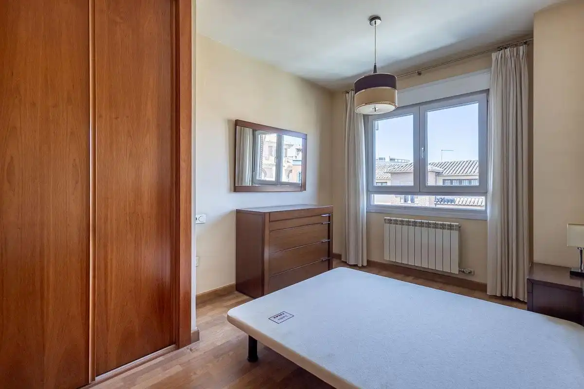 Schlafzimmer von Wohnung zur Miete in Granada mit Klimaanlage, Heizung und Privatgarten