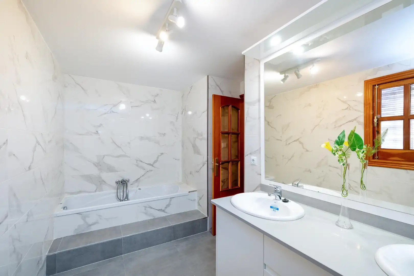 Casa o xalet en venda a BRUSELAS, 16, Barrio de Zaidín