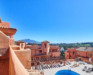 Vista exterior de Apartament en venda en Benahavís amb Aire condicionat, Calefacció i Terrassa