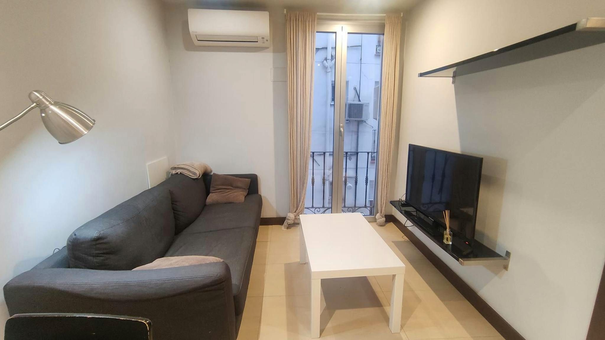 Sala de estar de Piso de alquiler en  Madrid Capital con Aire acondicionado, Calefacción y Amueblado