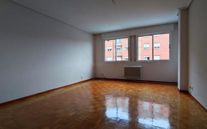 Living room of Flat for sale in  Logroño  with Heating, Parquet flooring and Storage room