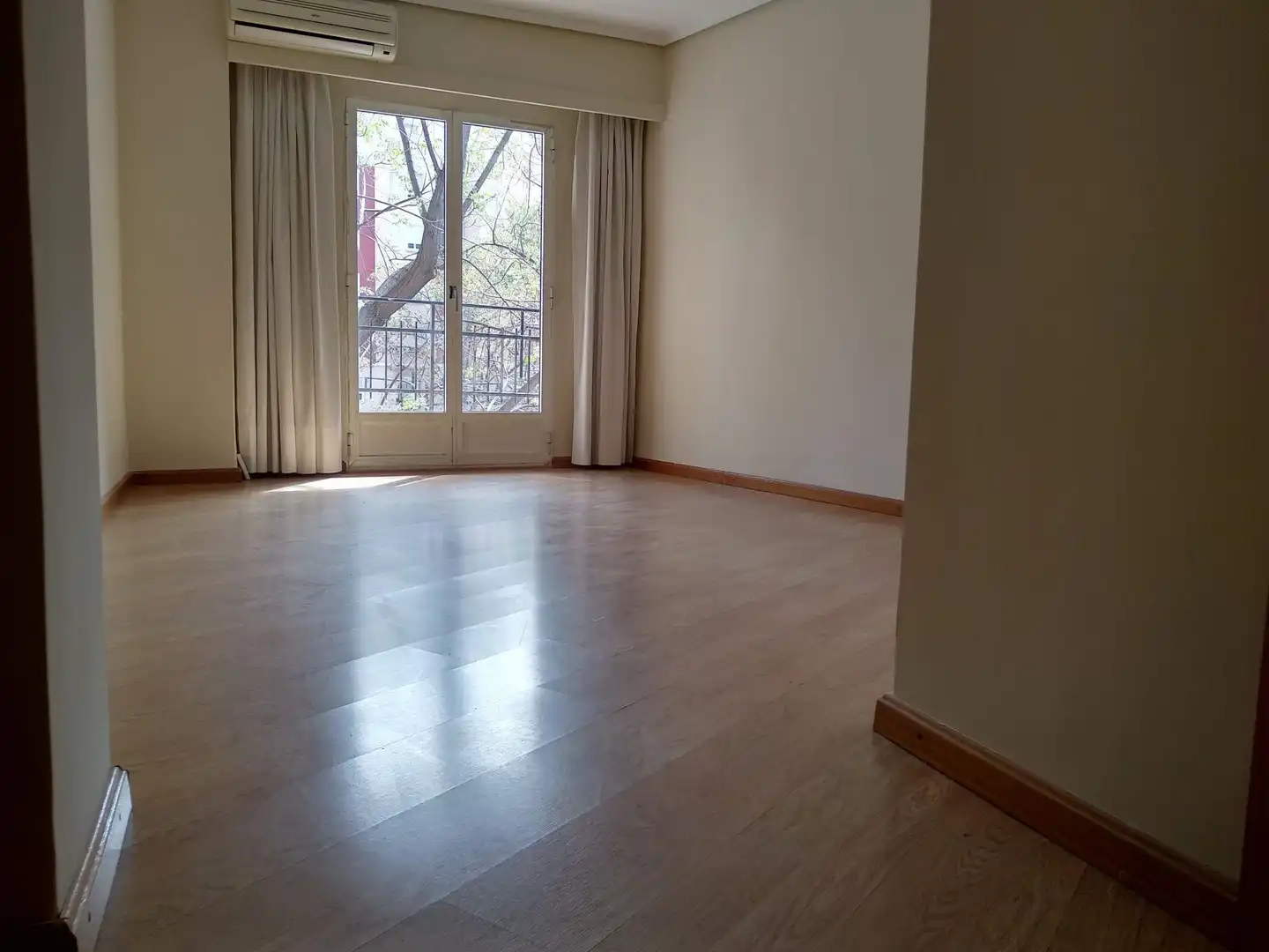 Sala d'estar de Pis de lloguer en  Valencia Capital amb Aire condicionat i Calefacció