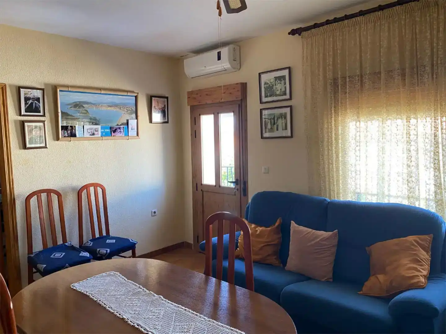 Sala d'estar de Casa o xalet en venda en Valencia de Alcántara amb Aire condicionat i Balcó