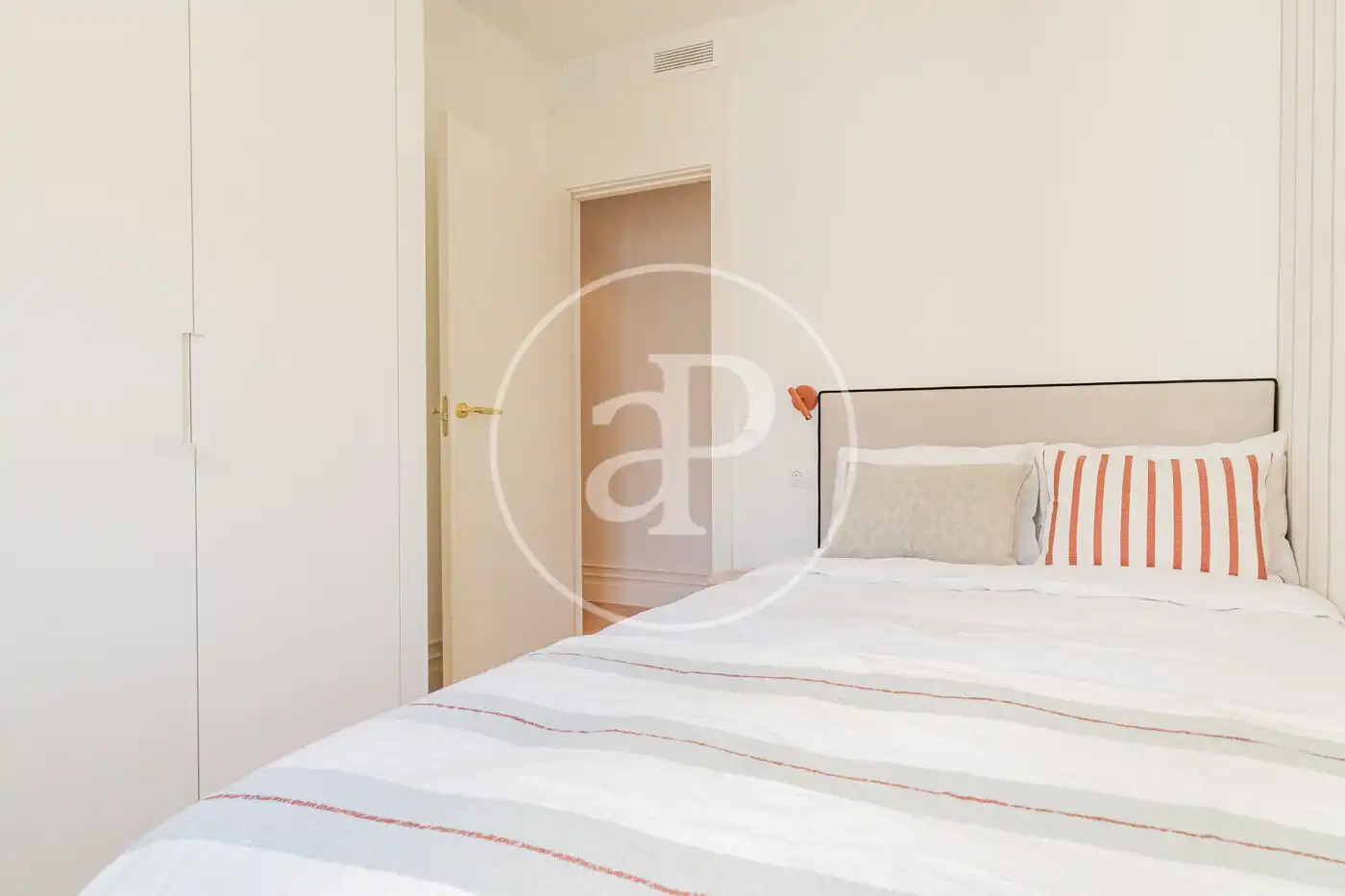 Bedroom of Attic for sale in Madrid  with Air Conditioner, Heating and Terrace