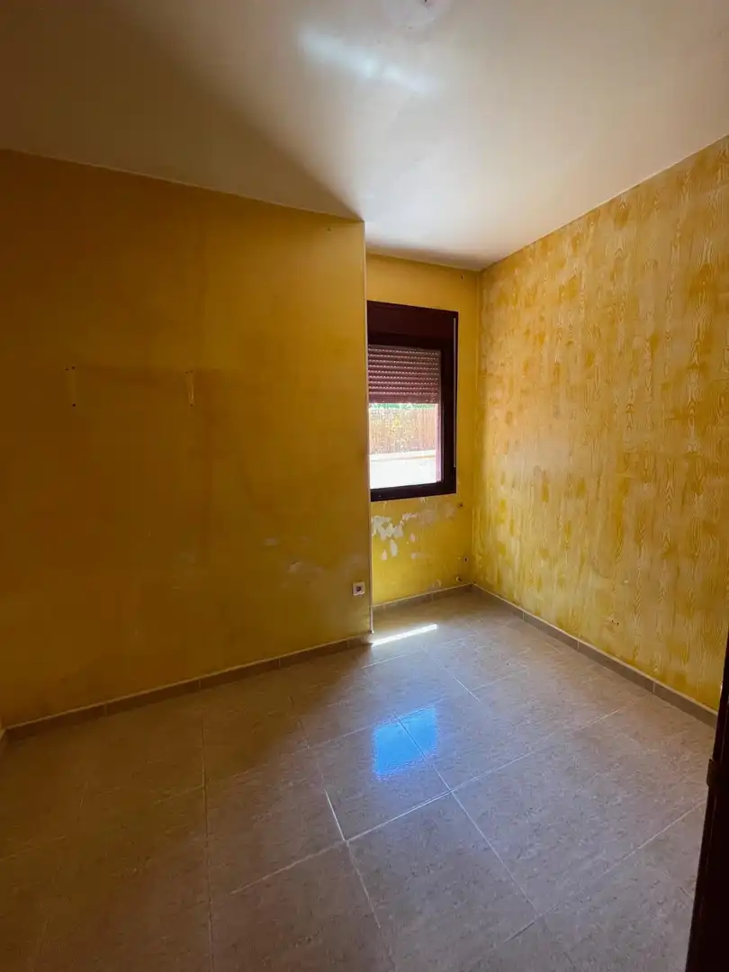 Erdgeschoss zum Verkauf in Tortosa mit Terrasse und Alarm