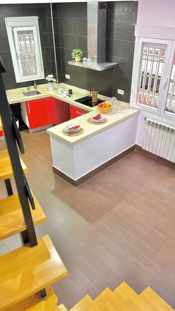 Cuina de Casa adosada en venda en Madrid amb Calefacció, Parquet i Forn