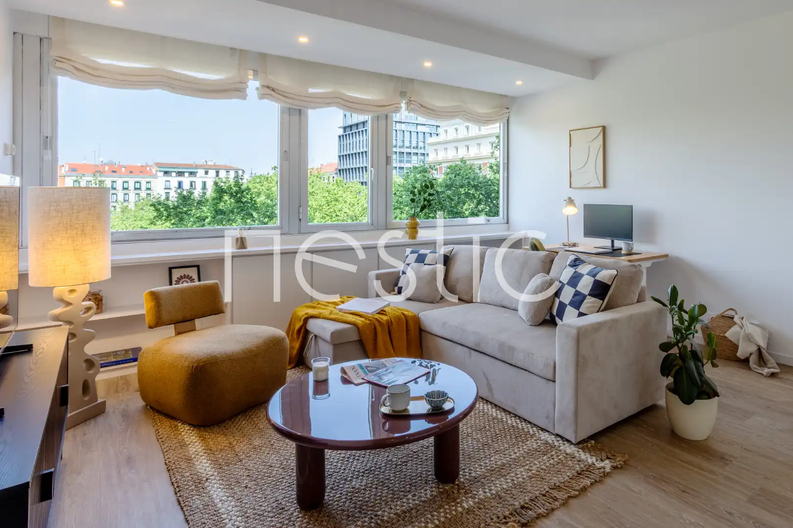 Sala de estar de Apartamento de alquiler en Madrid con Aire acondicionado, Calefacción y Amueblado