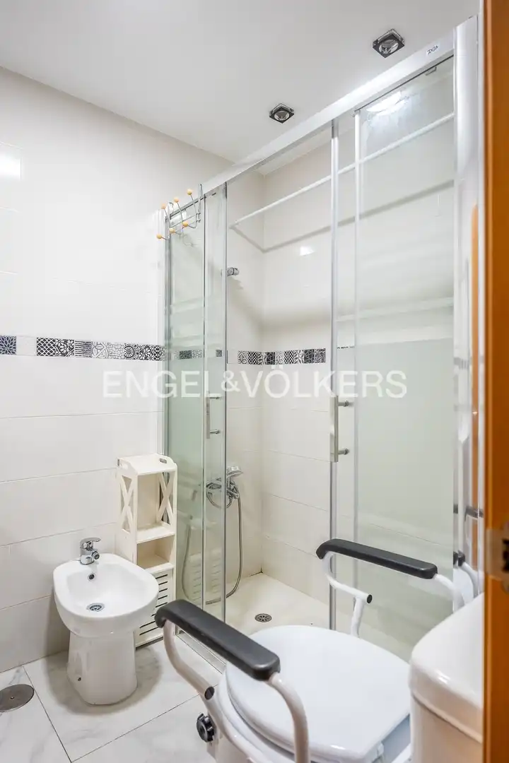 Baño de Piso en venta en Sevilla con Aire acondicionado, Calefacción y Trastero