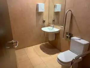 Badezimmer von Geschaftsraum zur Miete in Canido