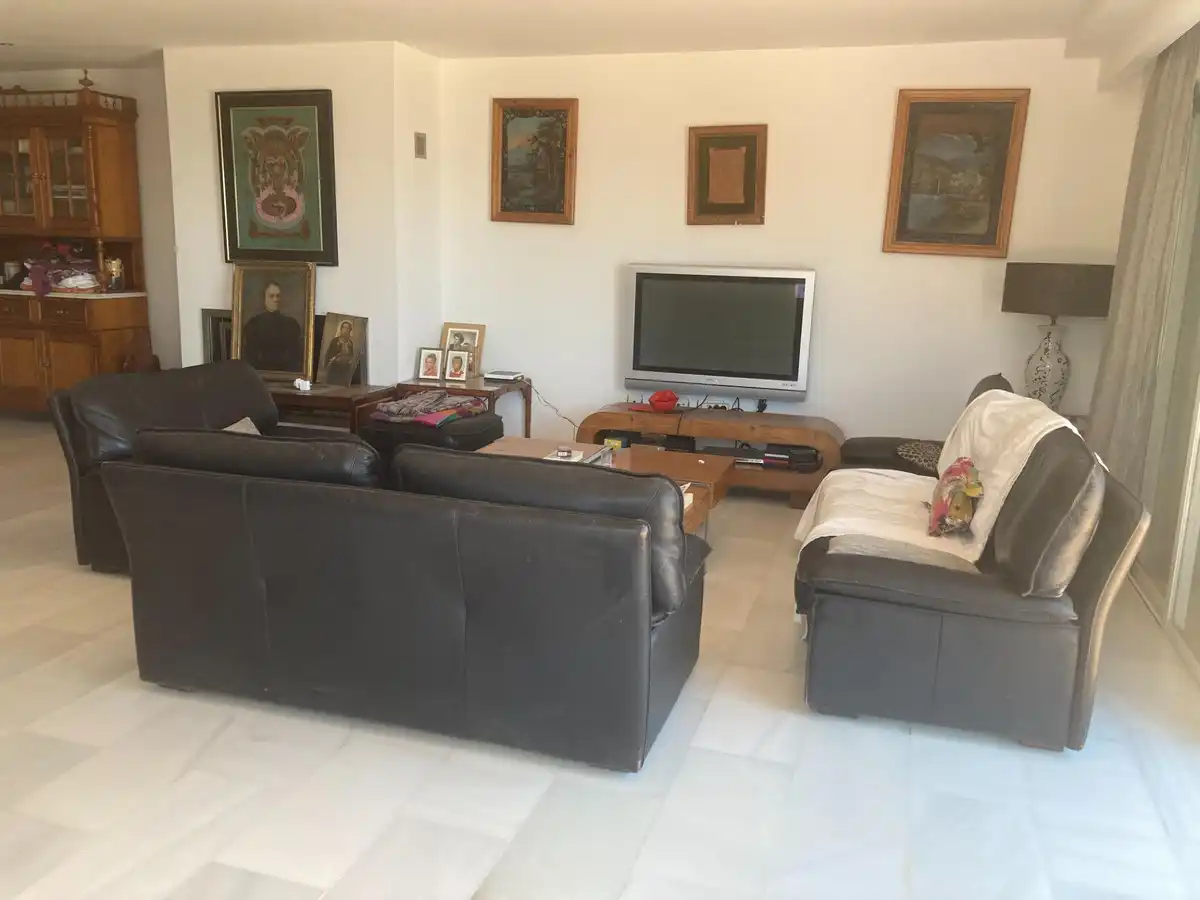 Sala de estar de Casa adosada en venta en Estepona con Aire acondicionado, Terraza y Amueblado