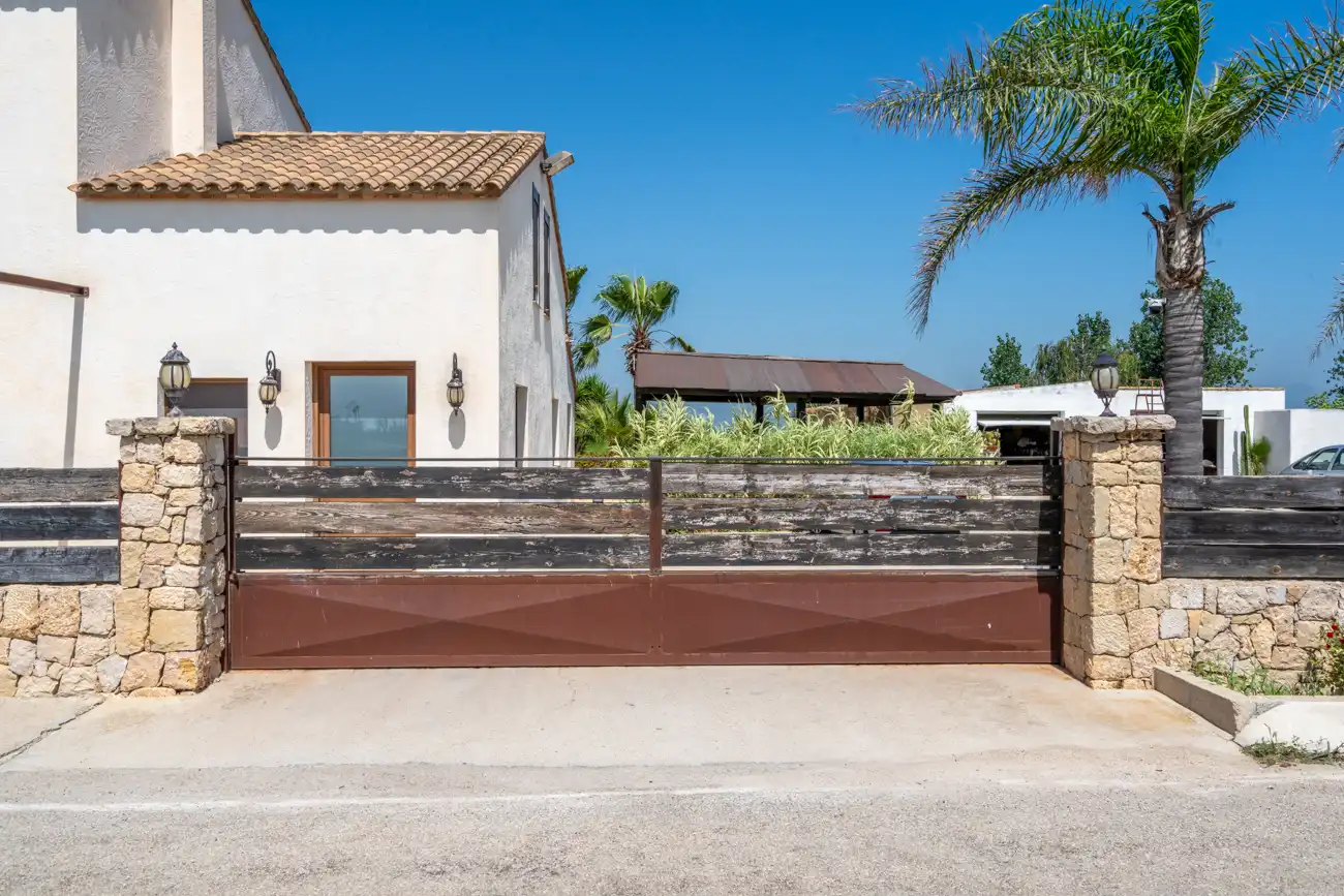 Vista exterior de Finca rústica en venda en Deltebre amb Aire condicionat, Jardí privat i Terrassa