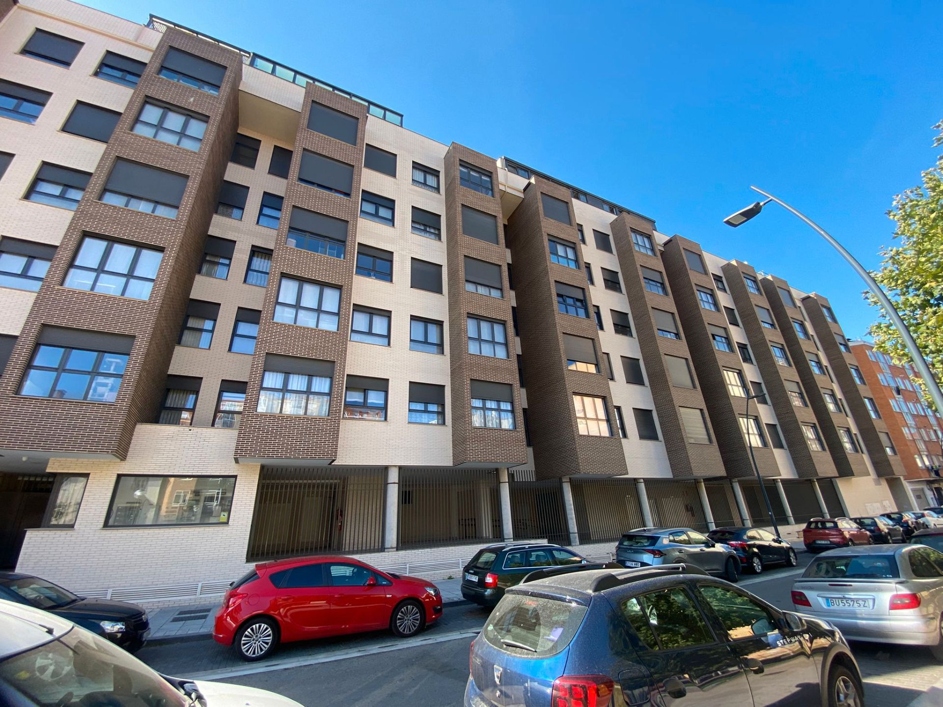 Vista exterior de Pis en venda en Burgos Capital amb Calefacció, Parquet i Terrassa