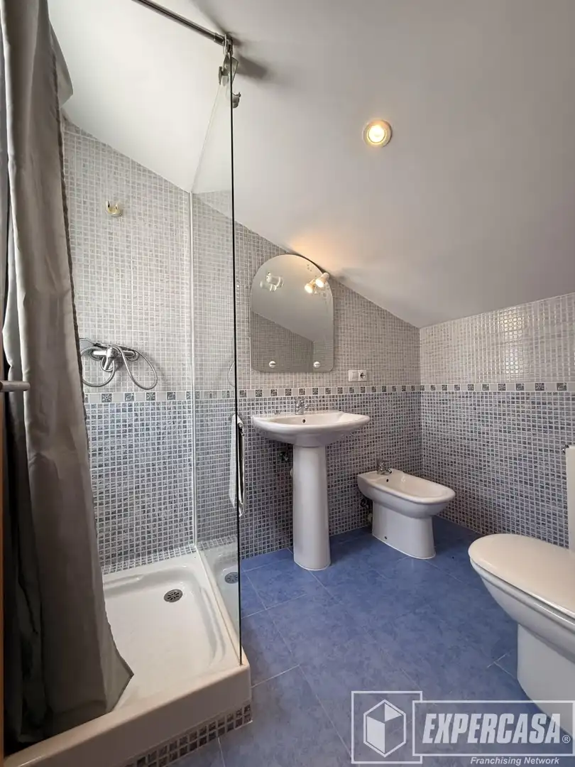 Baño de Dúplex en venta en Riba-roja de Túria con Aire acondicionado, Calefacción y Terraza