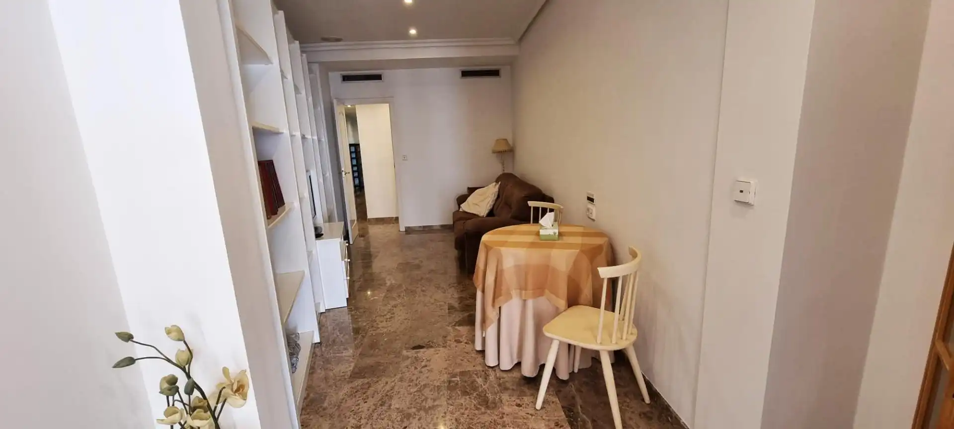 Wohnung zur Miete in Elche / Elx mit Klimaanlage, Terrasse und Möbliert