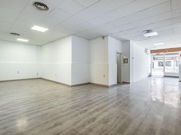 Local comercial en venda a Avenida Doctor López Cantarero Ballesteros 27