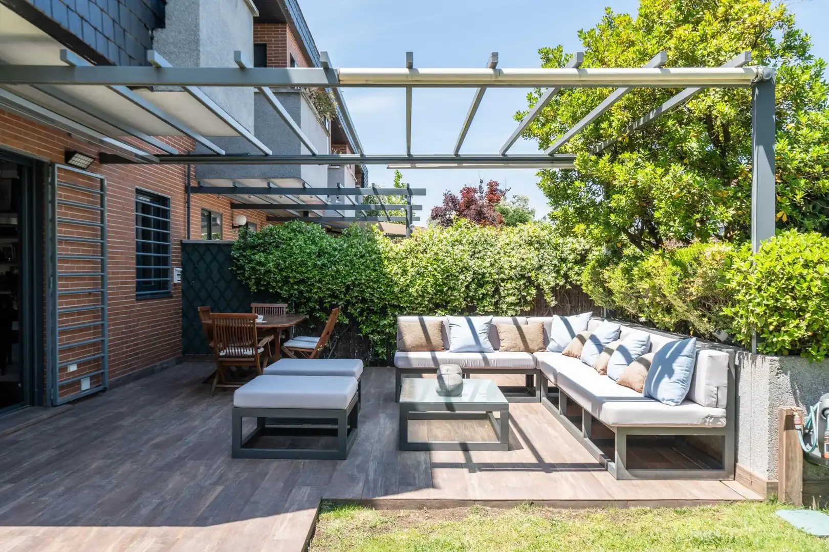 Terrassa de Casa adosada en venda en Las Rozas de Madrid amb Aire condicionat, Calefacció i Jardí privat