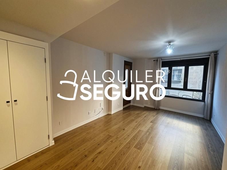 Vista exterior de Pis de lloguer en Fuenlabrada amb Calefacció i Piscina