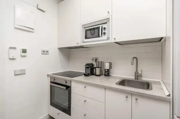 Cocina de Planta baja en venta en L'Hospitalet de Llobregat con Aire acondicionado y Horno