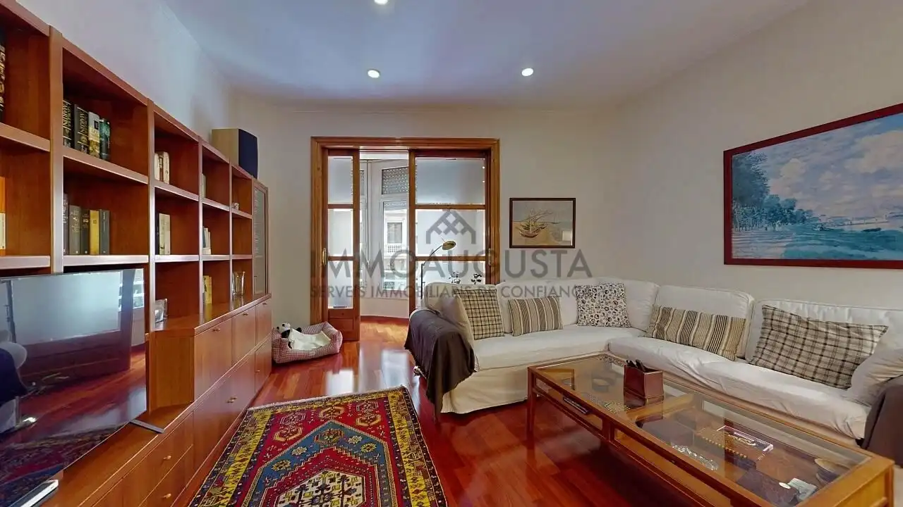 Sala d'estar de Pis en venda en Barcelona amb Aire condicionat, Calefacció i Parquet