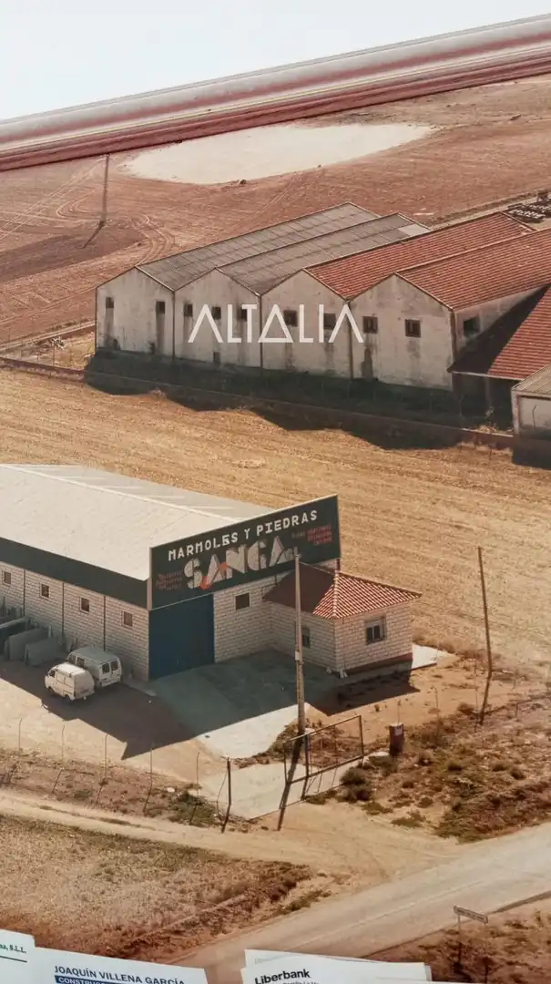 Vista exterior de Nave industrial en venta en Osa de la Vega