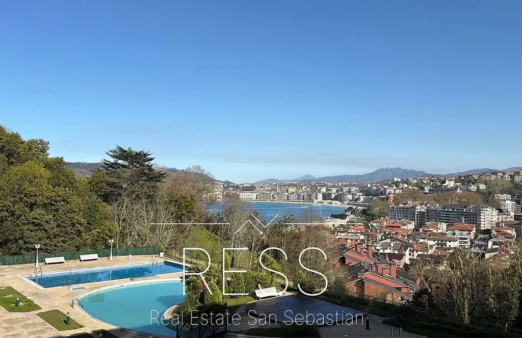 Exterior view of Flat for sale in Donostia - San Sebastián   with Heating, Private garden and Terrace