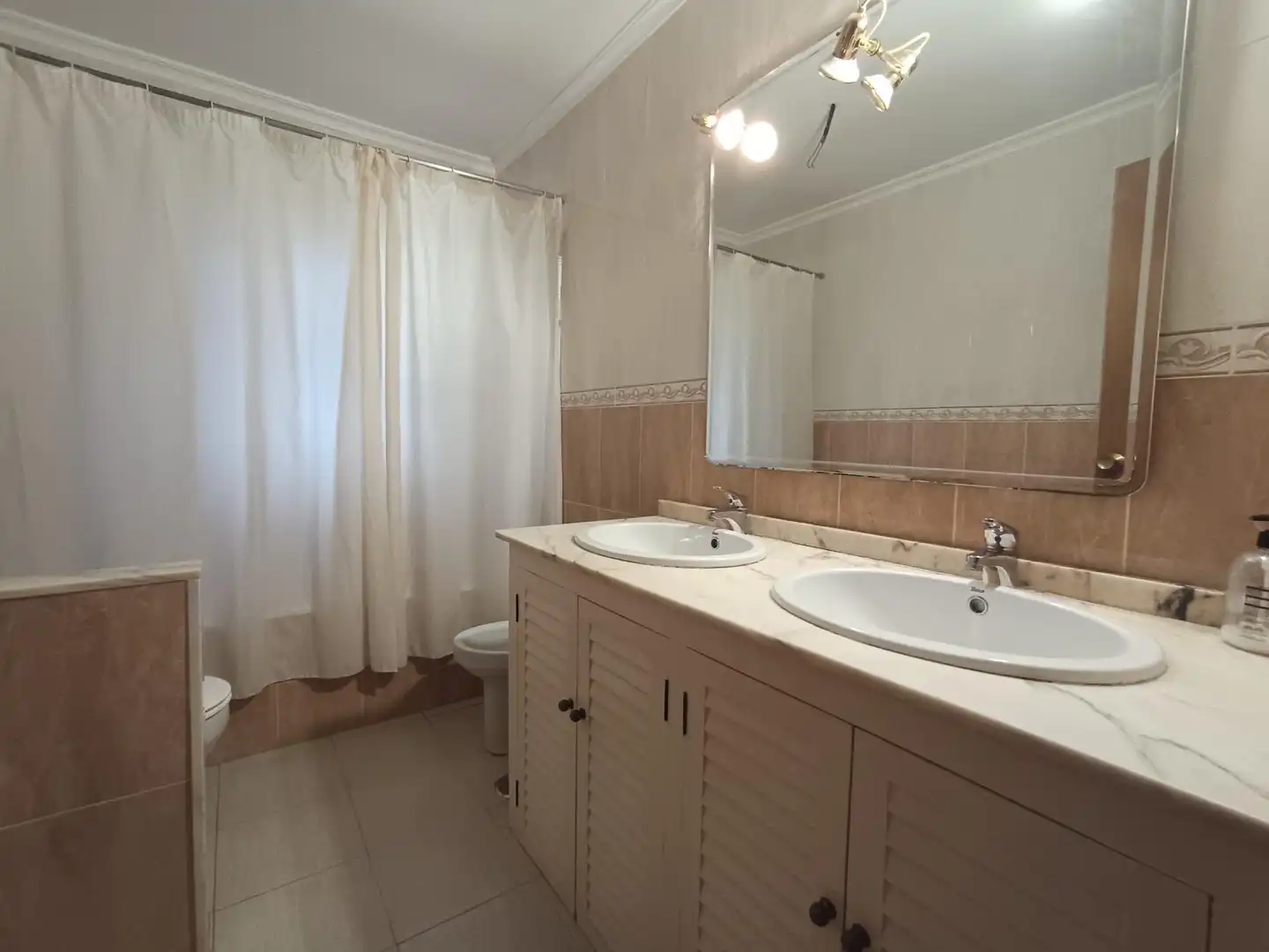 Bathroom of Houses for sale in Córdoba  with Air Conditioner and Private garden