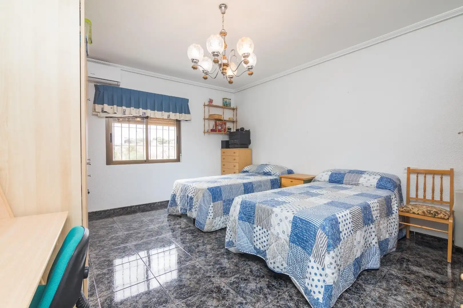 Dormitori de Casa o xalet en venda en Elche / Elx amb Aire condicionat, Jardí privat i Terrassa