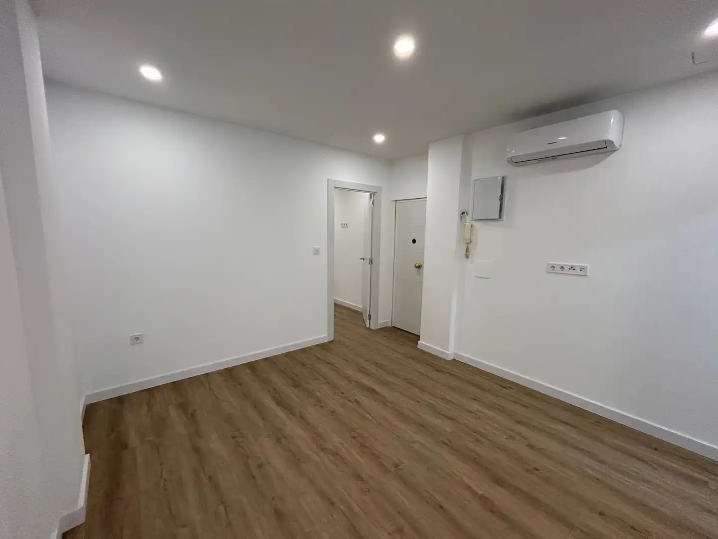 Piso de alquiler en  Zaragoza Capital con Calefacción, Horno y Lavadora