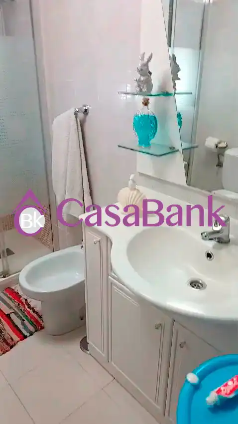 Bathroom of Flat for sale in Córdoba  with Air Conditioner, Terrace and Storage room