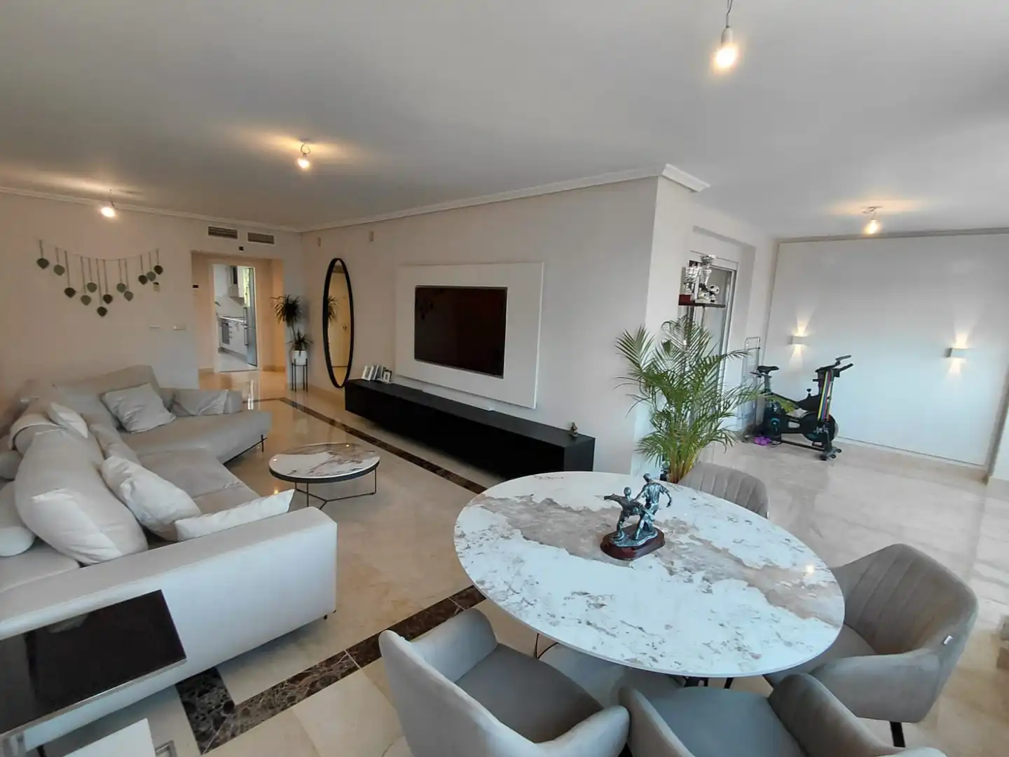 Sala de estar de Piso en venta en Marbella con Aire acondicionado, Calefacción y Terraza