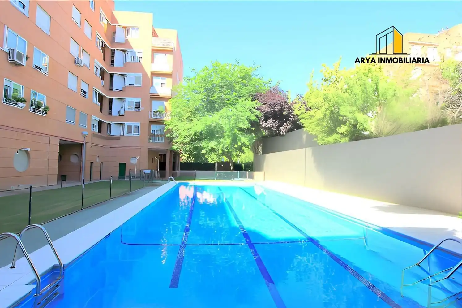 Piscina de Pis en venda en Torrejón de Ardoz amb Calefacció, Traster i Piscina comunitària