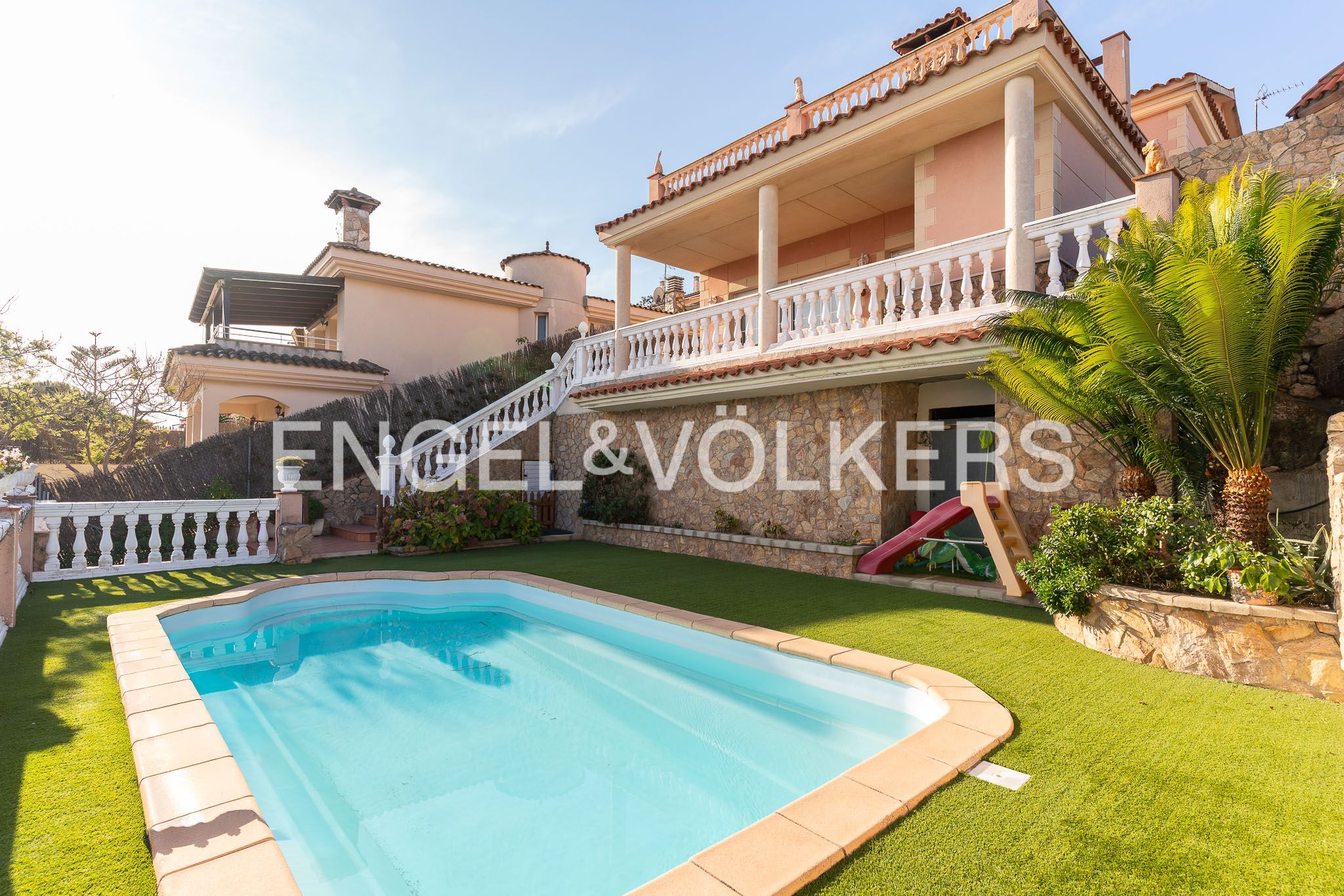 Vista exterior de Casa o xalet en venda en Calella amb Calefacció, Jardí privat i Terrassa