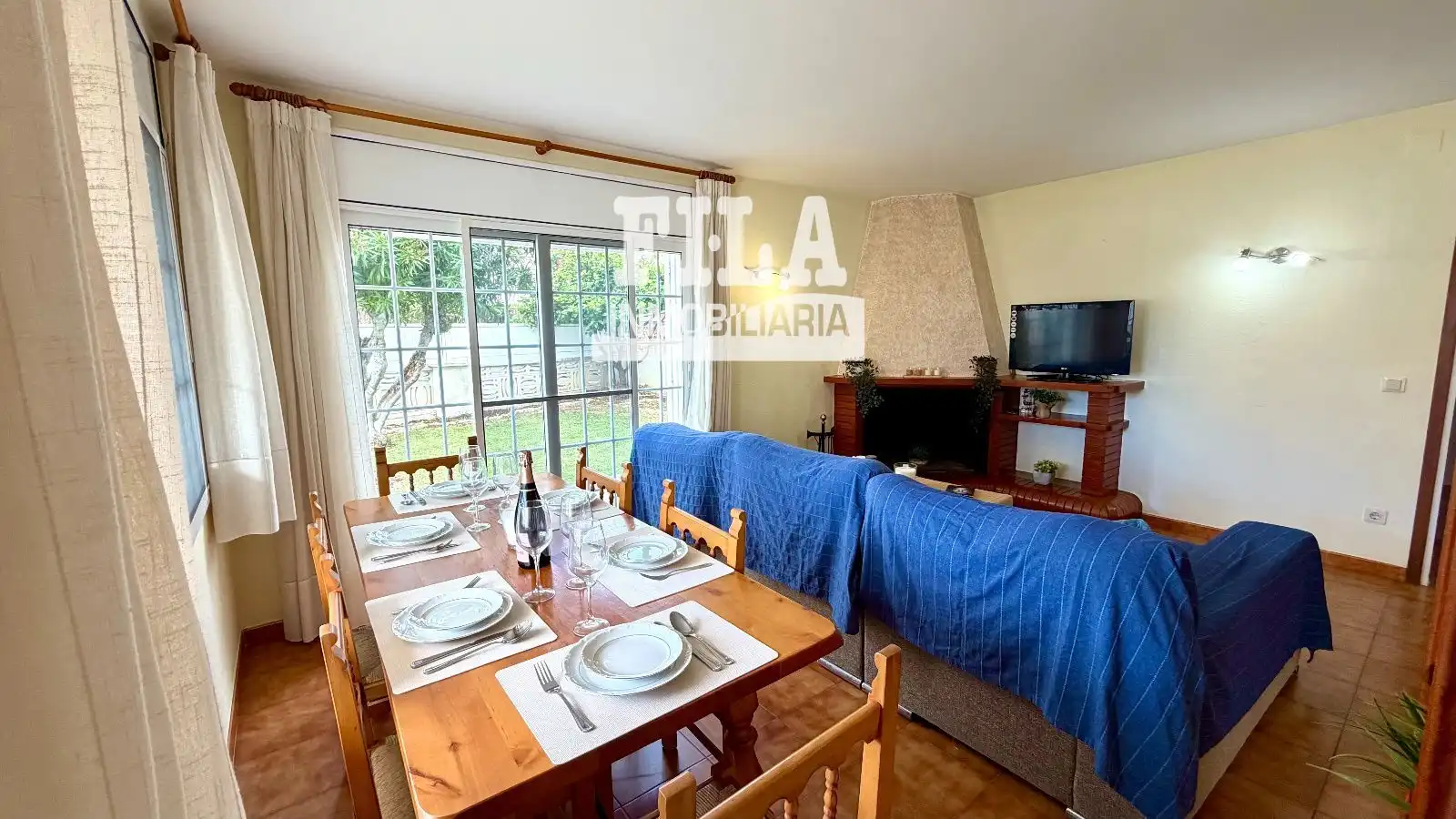 Vista exterior de Casa o xalet en venda en Cunit amb Aire condicionat, Calefacció i Jardí privat