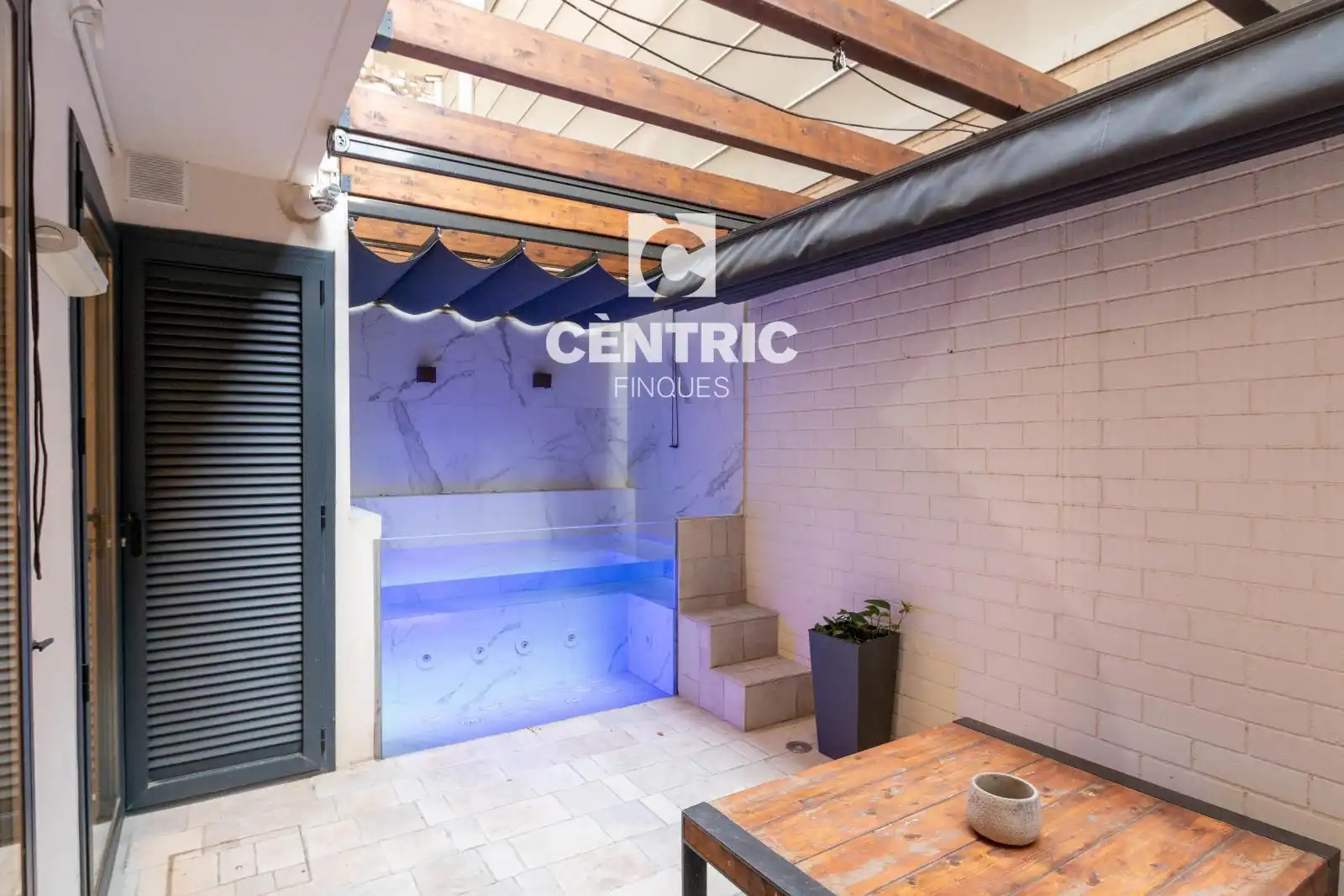 Piscina de Pis en venda en Barcelona amb Aire condicionat, Calefacció i Terrassa