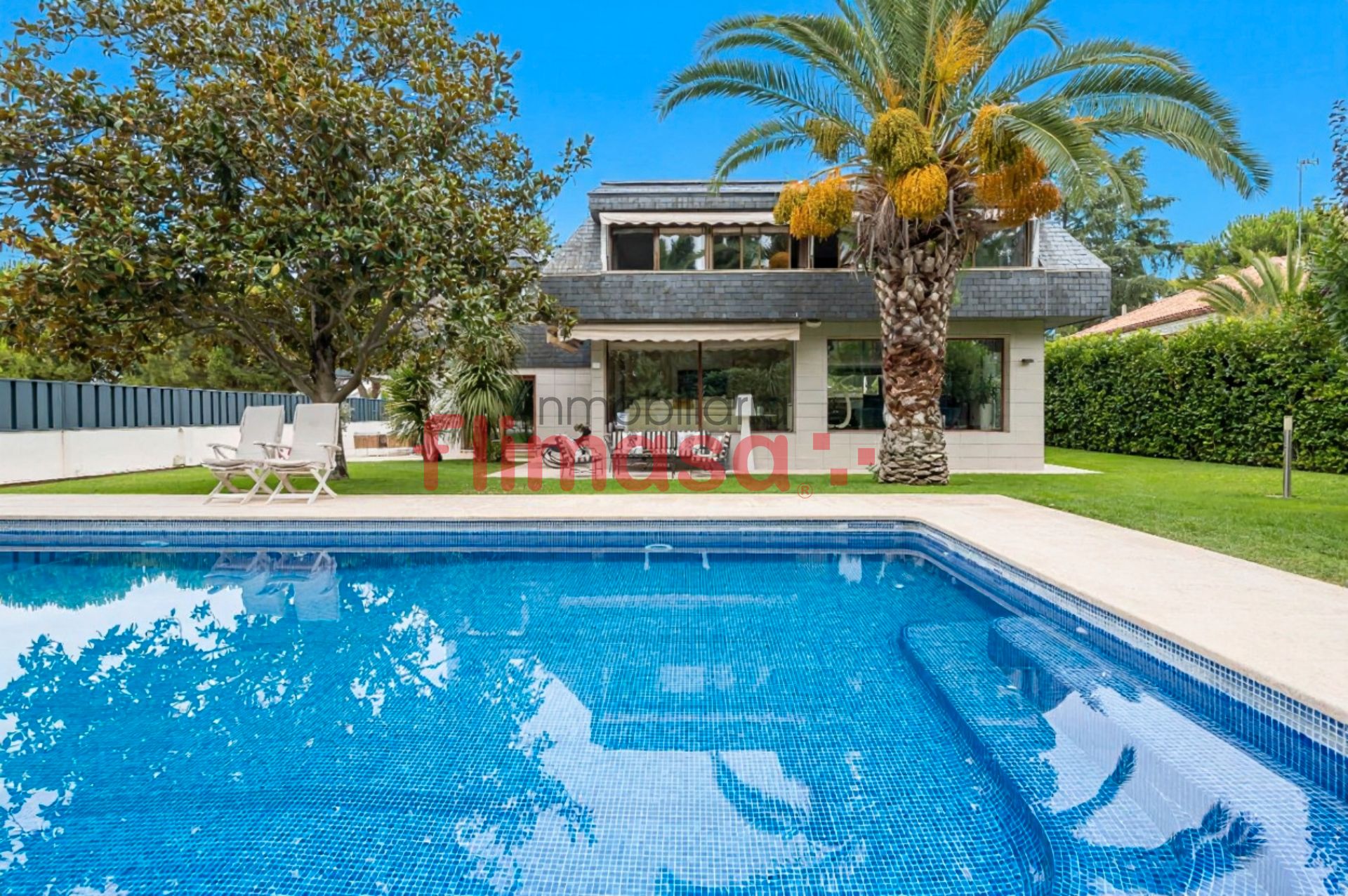 Exterior view of House or chalet for sale in Villaviciosa de Odón  with Air Conditioner, Heating and Private garden