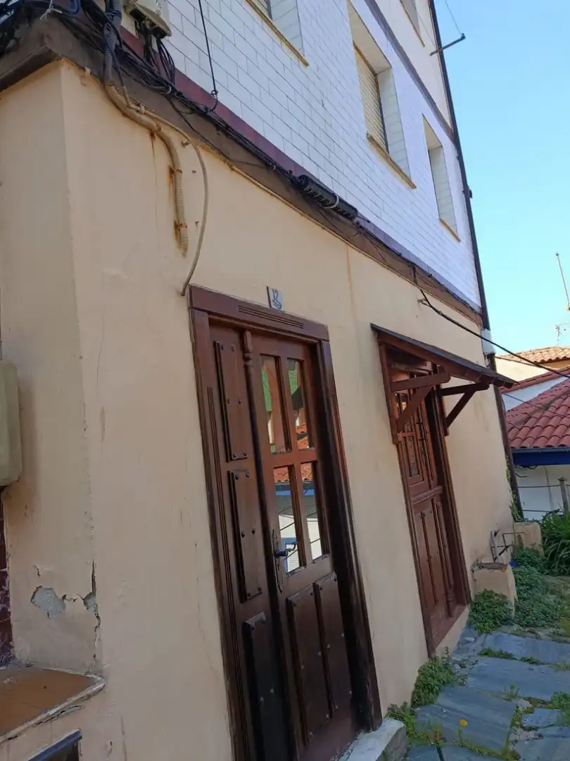 Vista exterior de Piso en venta en Cudillero con Amueblado, Horno y Lavadora