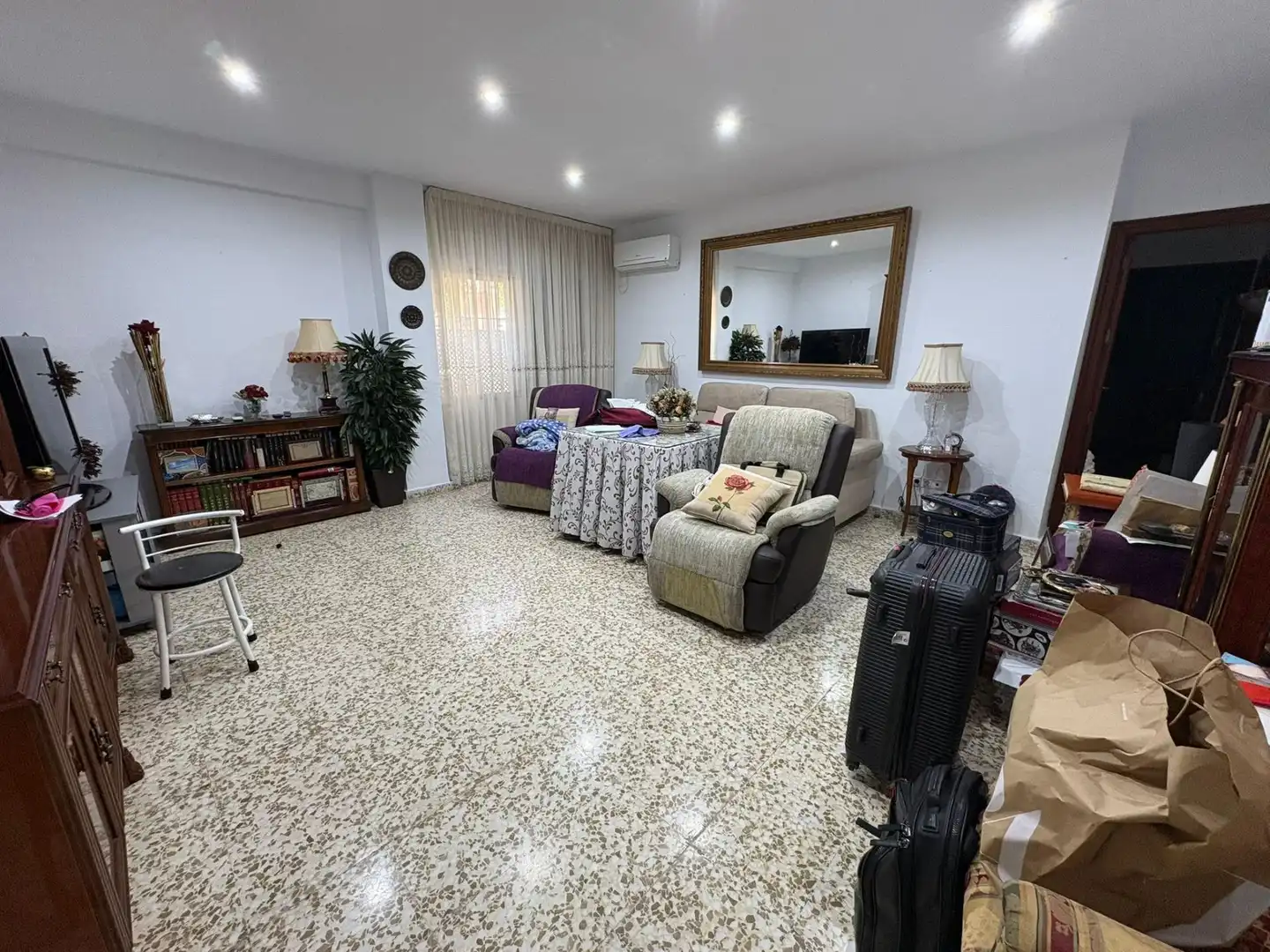 Sala d'estar de Planta baixa en venda en Córdoba amb Aire condicionat, Calefacció i Moblat