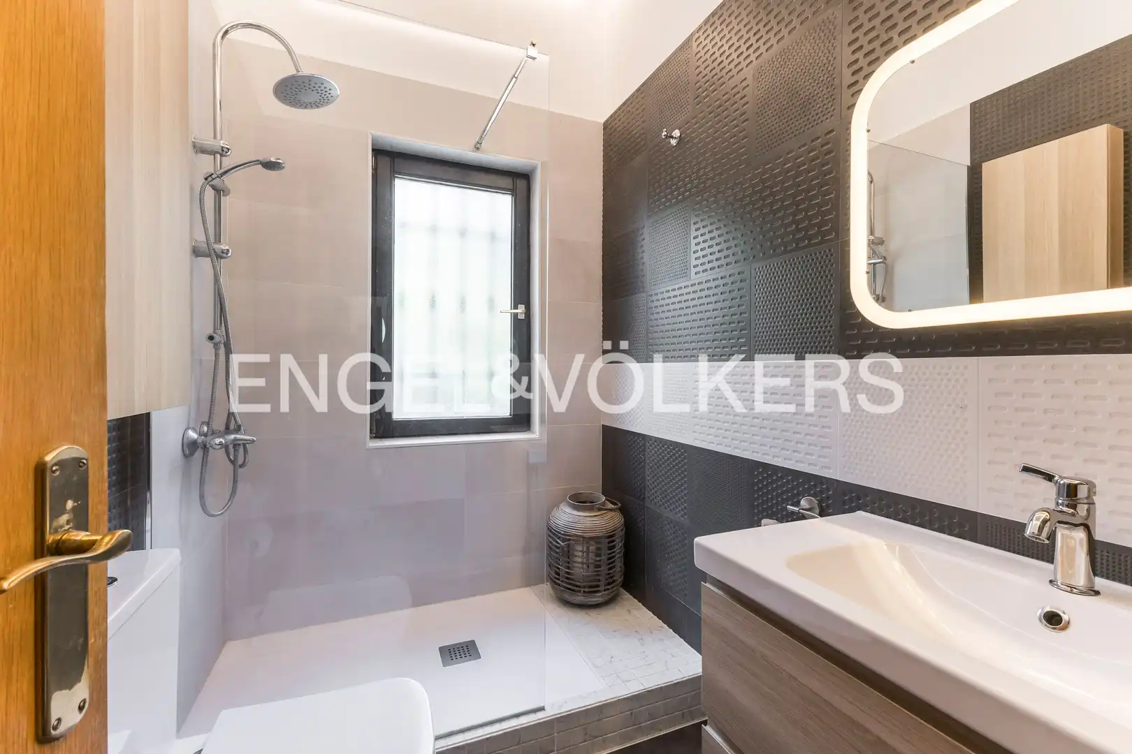 Bathroom of Houses for sale in Valdemorillo  with Air Conditioner, Heating and Private garden