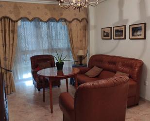 Sala d'estar de Pis de lloguer en  Sevilla Capital amb Aire condicionat i Moblat
