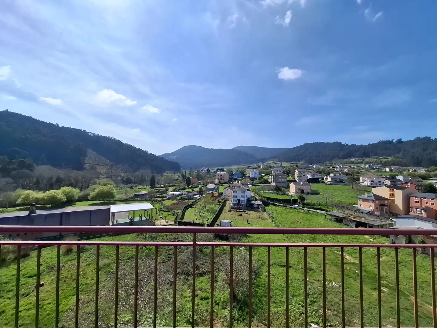 Vista exterior de Ático en venta en Viveiro con Terraza, Trastero y Amueblado
