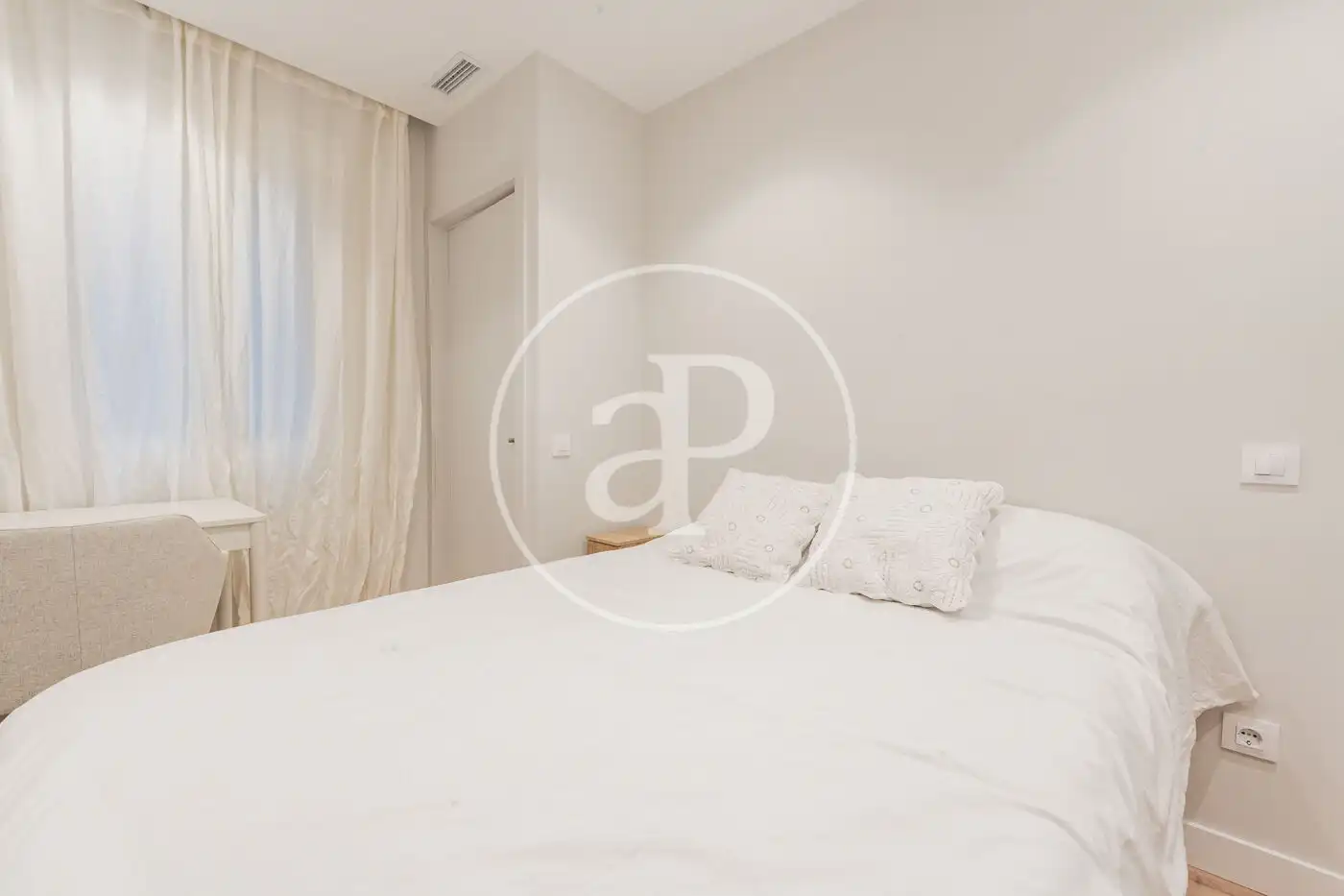 Bedroom of Flat for sale in Madrid  with Air Conditioner and Heating