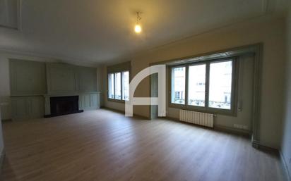 Living room of Flat to rent in  Barcelona Capital  with Heating and Parquet flooring