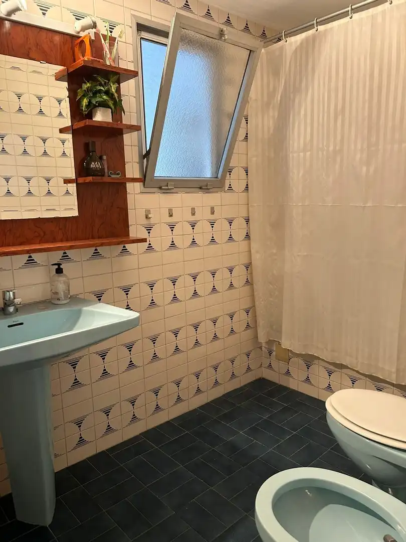 Bathroom of Flat for rent in Valencia  with Air Conditioner and Furnished