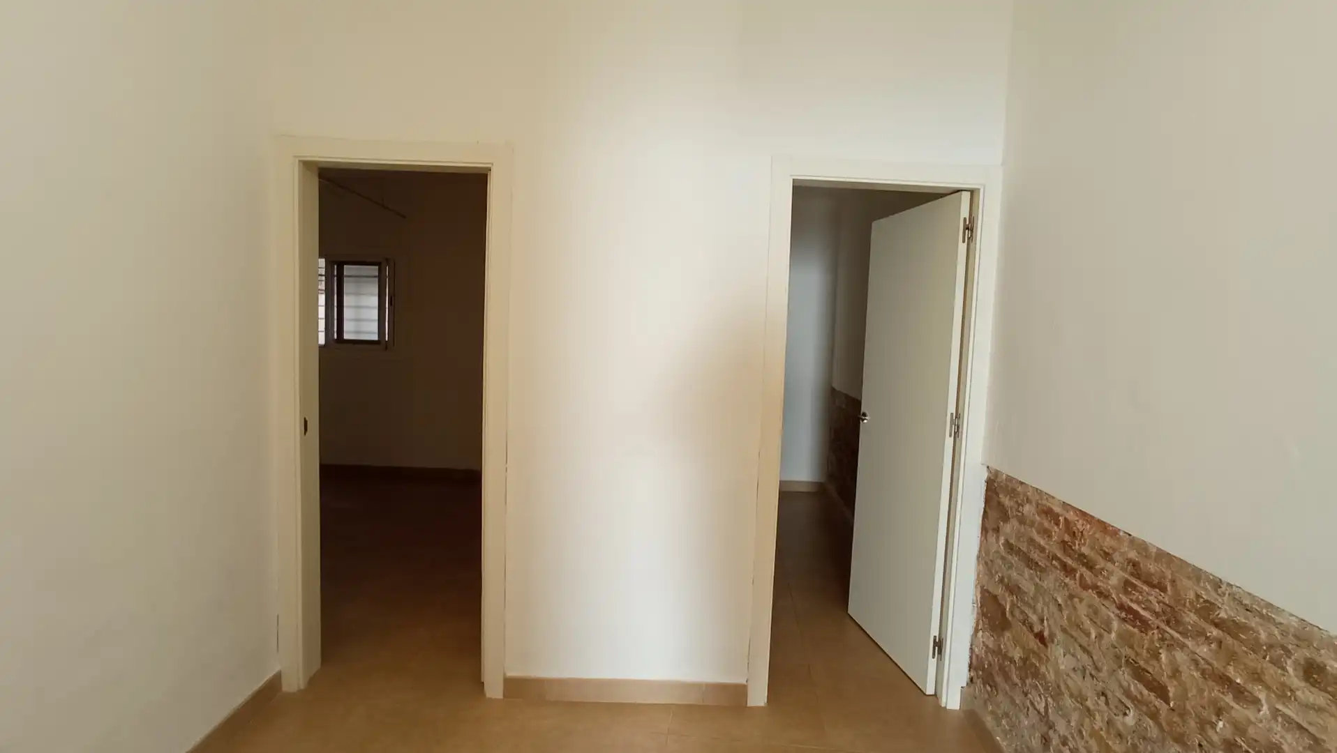 Commercial properties for rent in Plaça de l'Alzina, Pubilla Cases