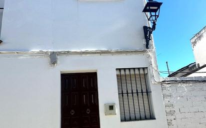 Vista exterior de Casa o xalet en venda en El Pedroso amb Terrassa i Balcó