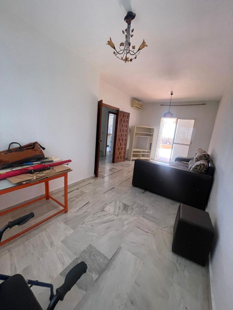 Living room of Single-family semi-detached for sale in Valencina de la Concepción  with Air Conditioner, Private garden and Terrace